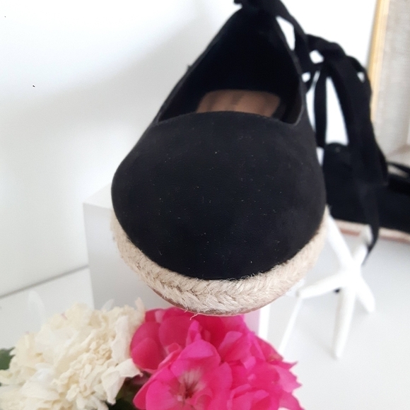 2/$35 SALE Torrid Black Suede Flats  8W   Ankle Ties  Like New - Picture 5 of 8